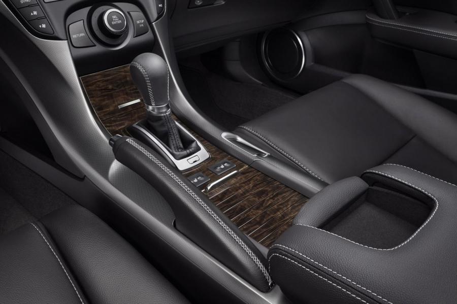 Детали интерьера Acura TL 2014 года  (фото 6 из 35)